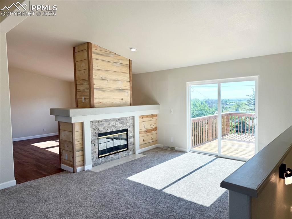 Image 12 of 20: Living Room