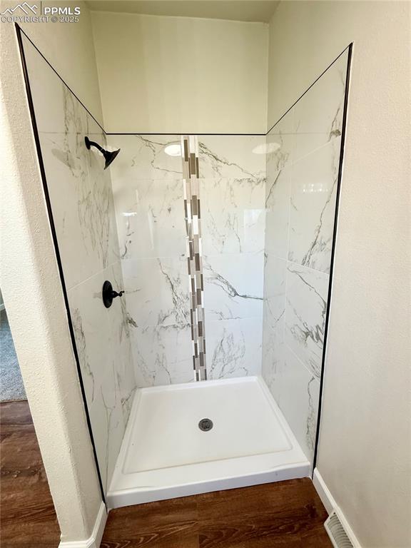 Image 15 of 20: Bathroom