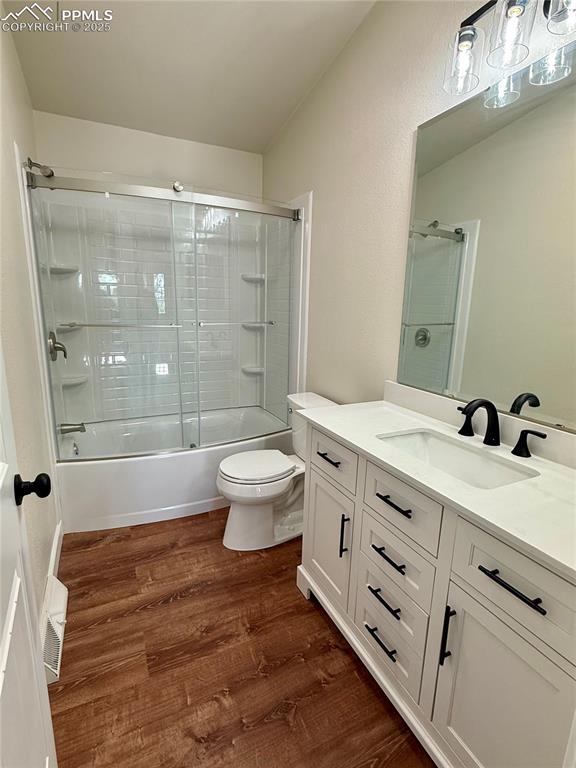 Image 19 of 20: Bathroom
