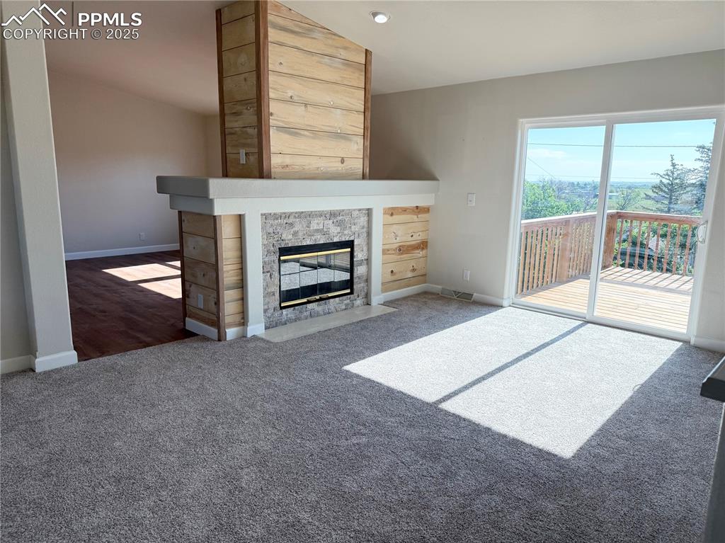 Image 5 of 20: Living Room