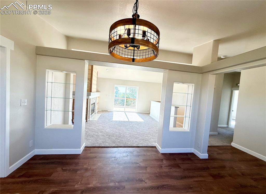 Image 7 of 20: Dining Room