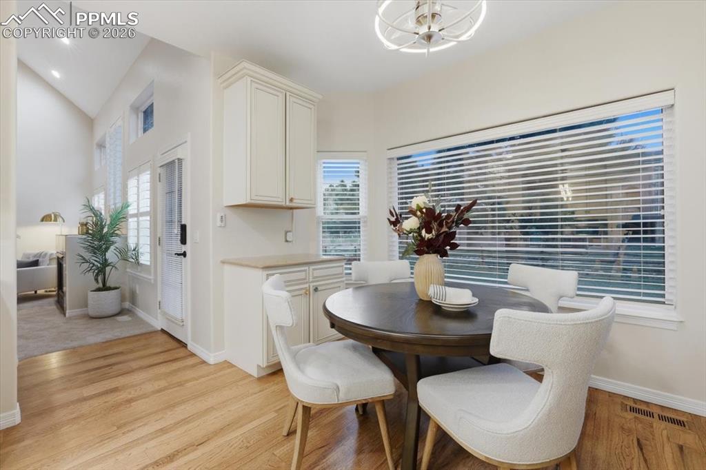 Image 25 of 46: Breakfast Area