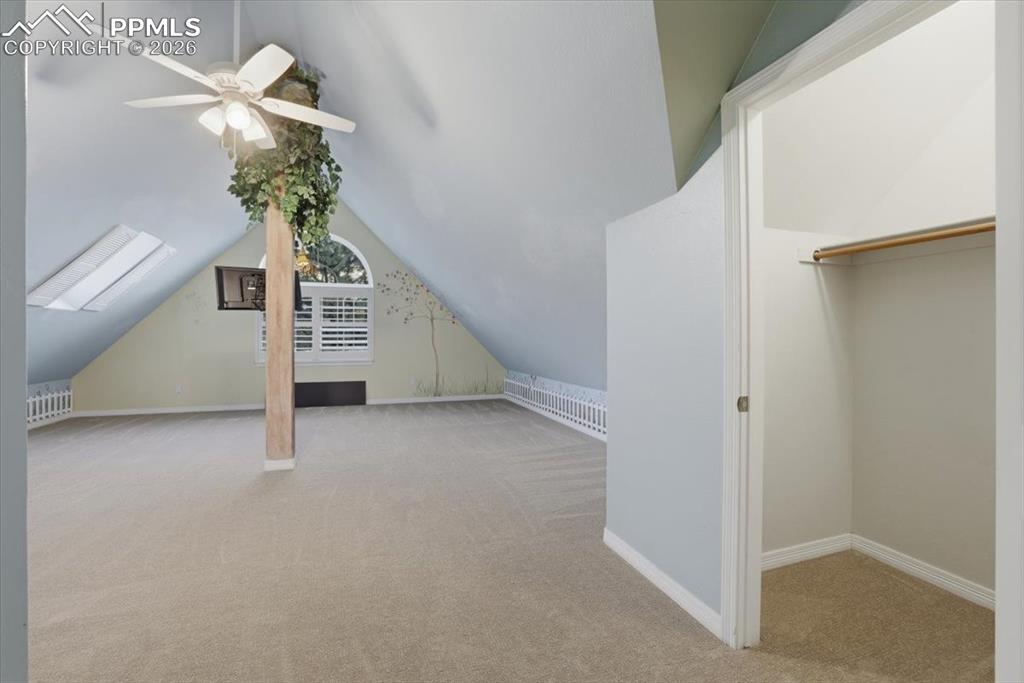 Image 27 of 46: Guest Quarters