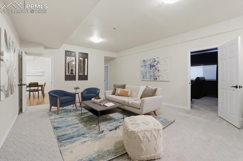 Image 32 of 46: Family Room