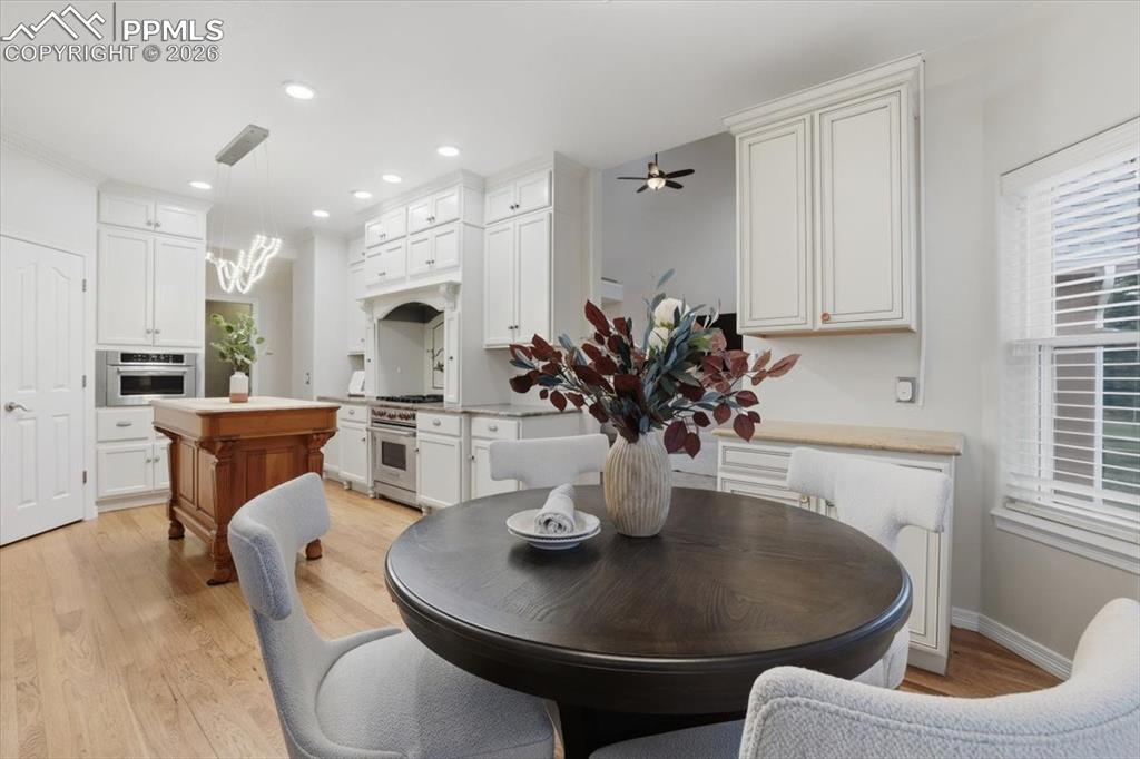 Image 37 of 46: Breakfast Area