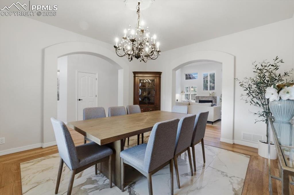 Image 8 of 46: Dining Area