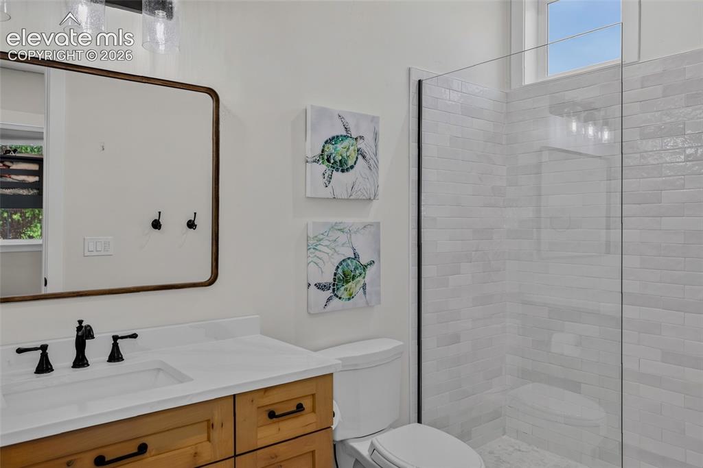 Image 26 of 47: Bedroom 3 en-suite bathroom