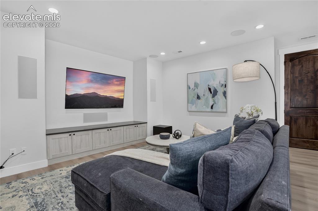 Image 31 of 47: Family room w/ surround sound
