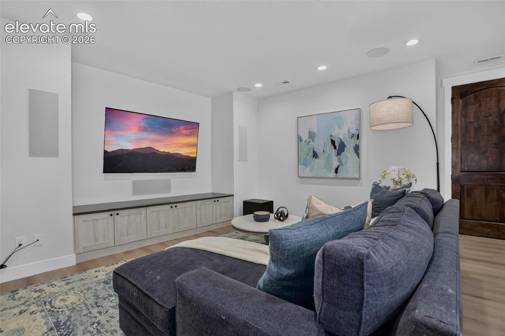 Image 31 of 47: Family room w/ surround sound
