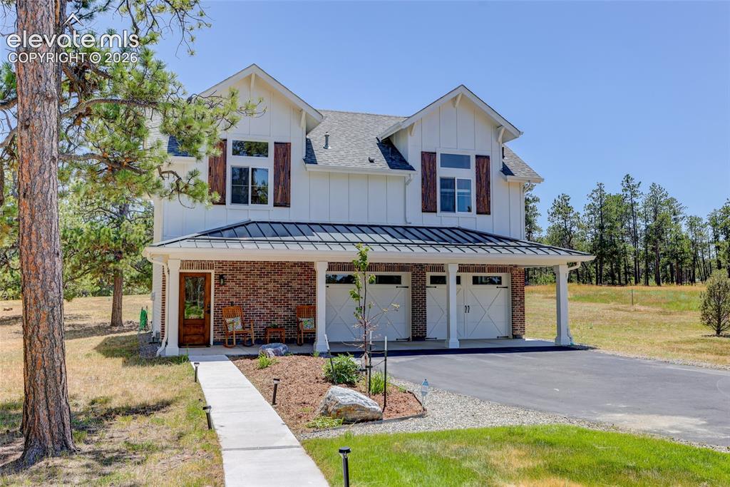 Image 39 of 47: Detached guest house w/ 2-car garage