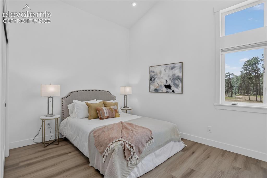 Image 46 of 47: Guest house bedroom
