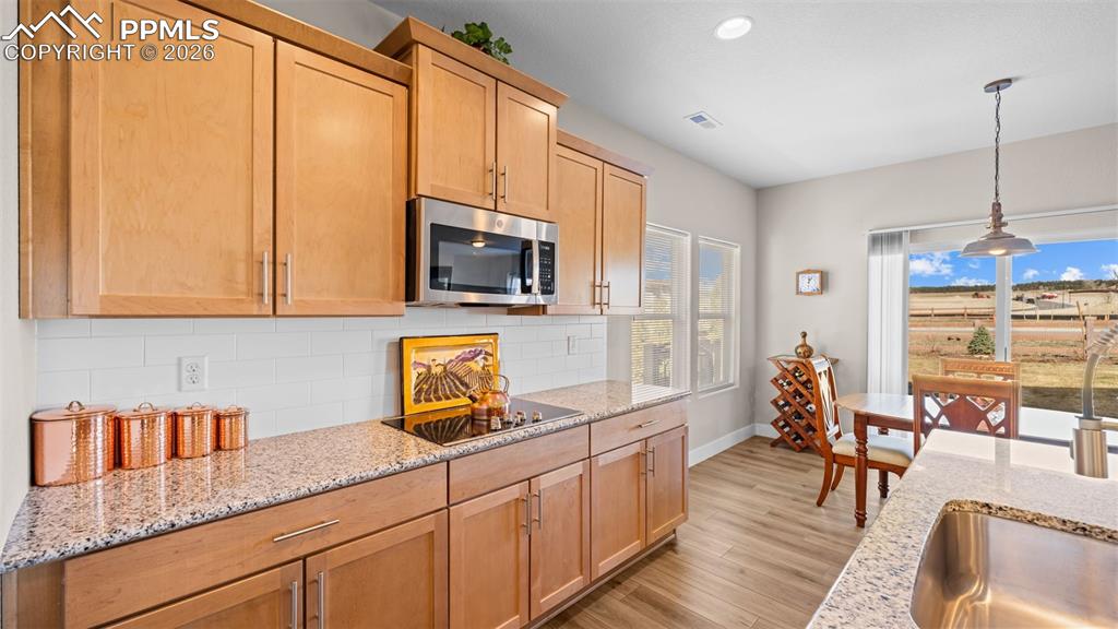 Image 14 of 45: Kitchen