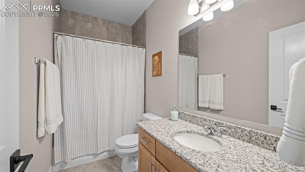 Image 22 of 45: Bathroom