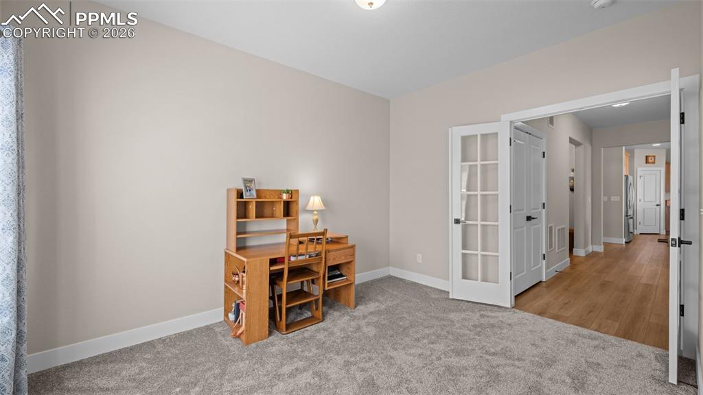 Image 26 of 45: Office