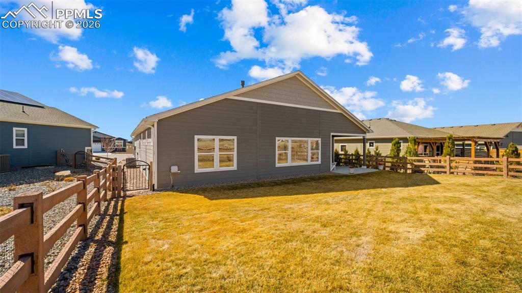 Image 33 of 45: Back of Structure