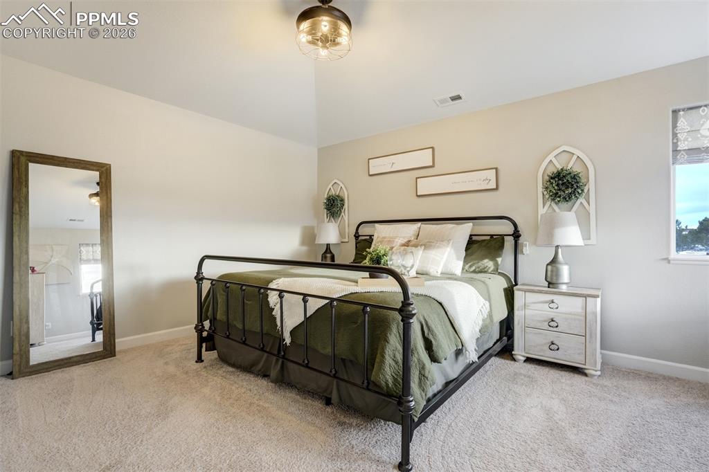 Image 24 of 50: Just the right size! 