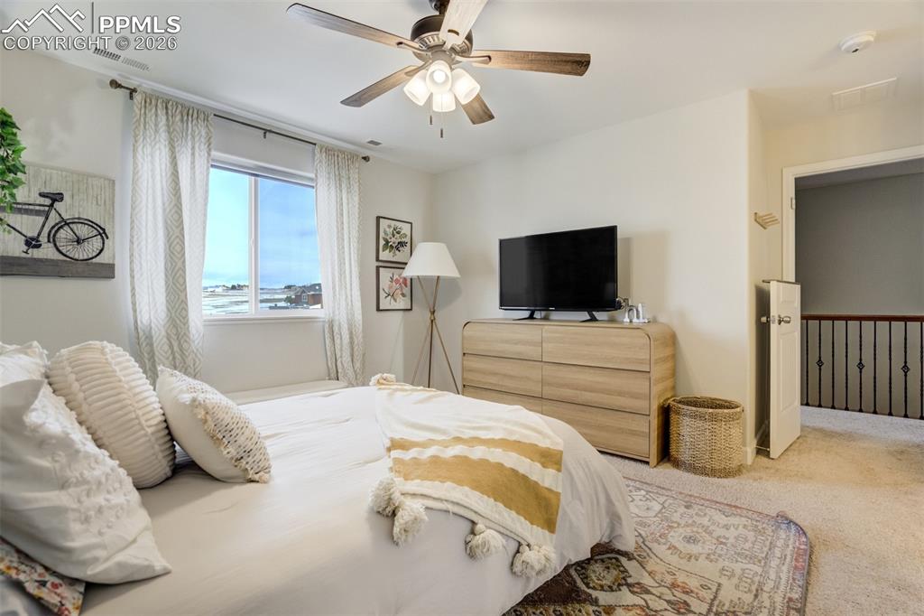 Image 32 of 50: Bedroom