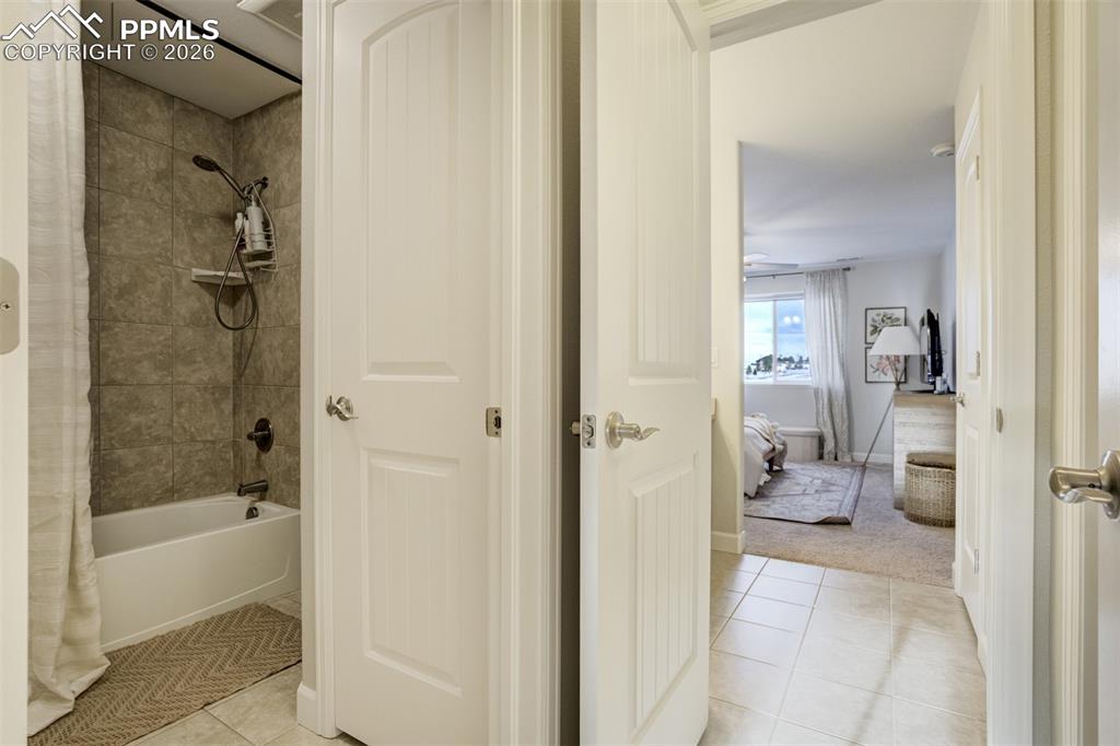 Image 34 of 50: Bath/ shower of the Jack-&-Jill Bathroom