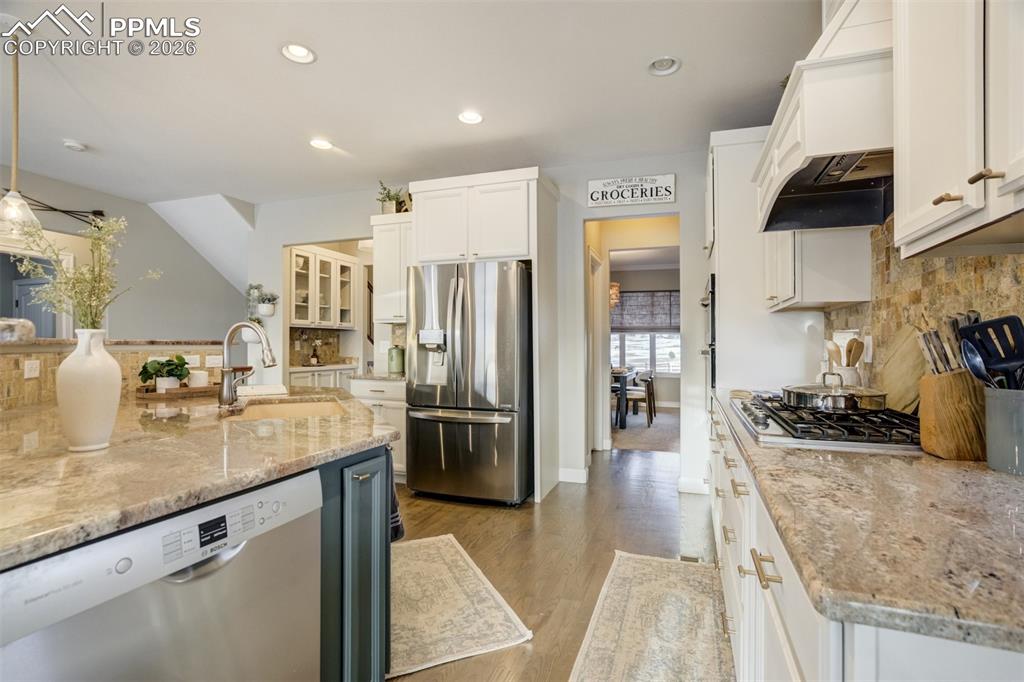 Image 9 of 50: Stone counters and Oak floors. 