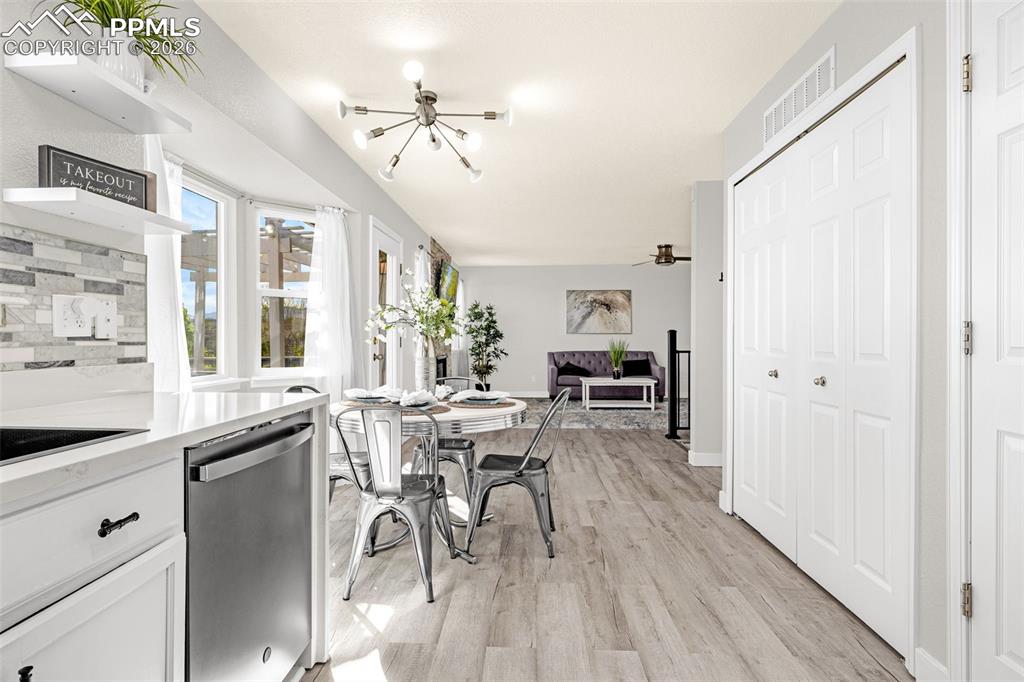 Image 14 of 50: Dining Area