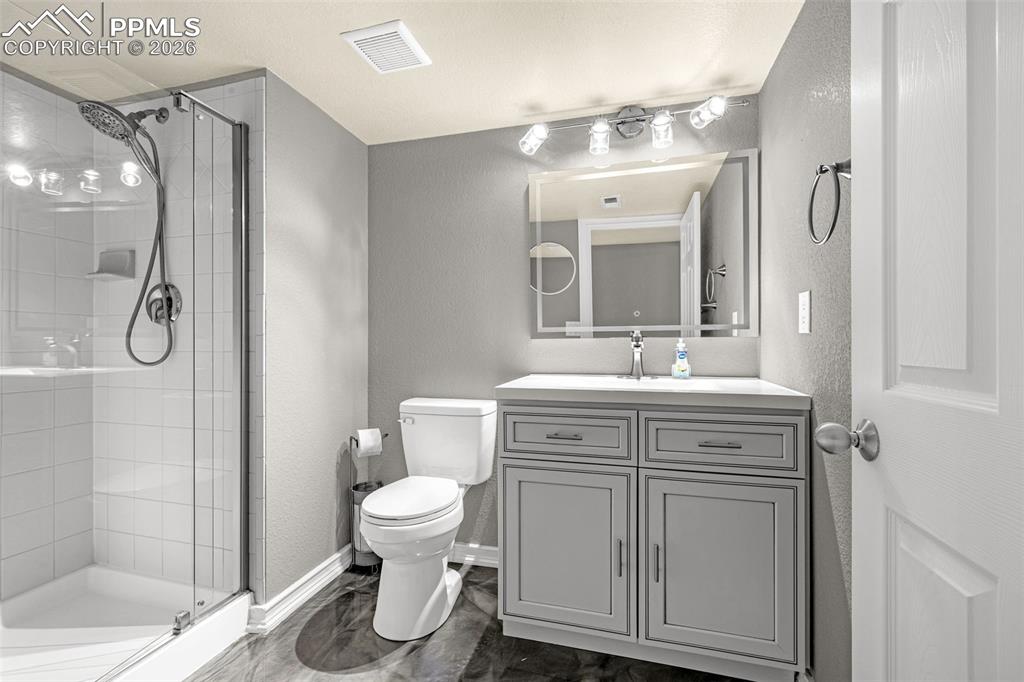 Image 29 of 50: Bathroom