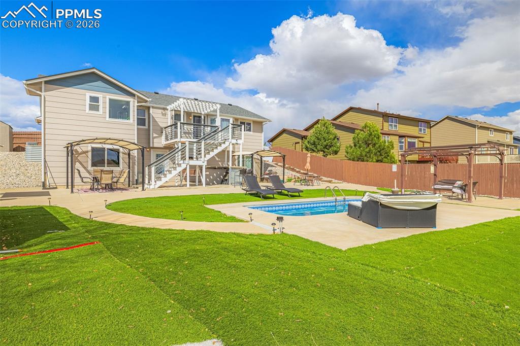 Image 36 of 50: Pool