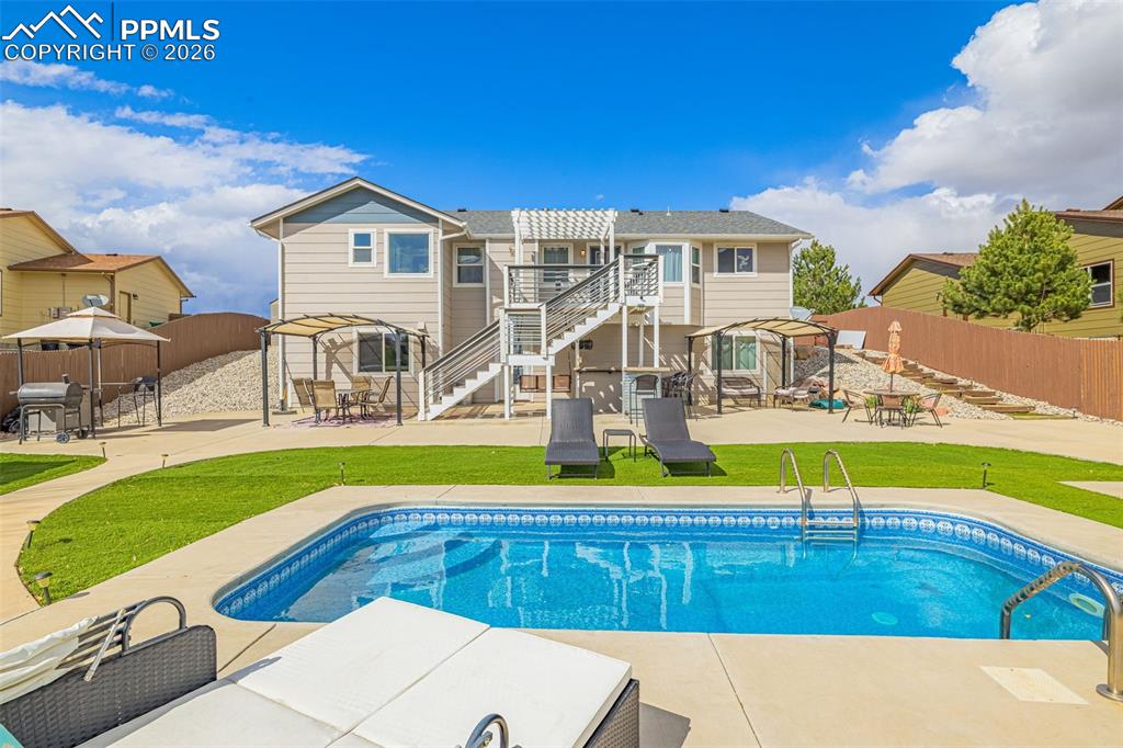 Image 37 of 50: Back of Structure