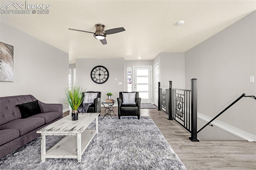 Image 8 of 50: Living Room