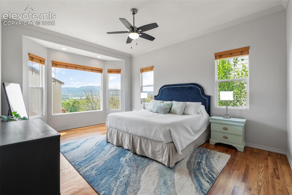 Image 11 of 44: Bedroom