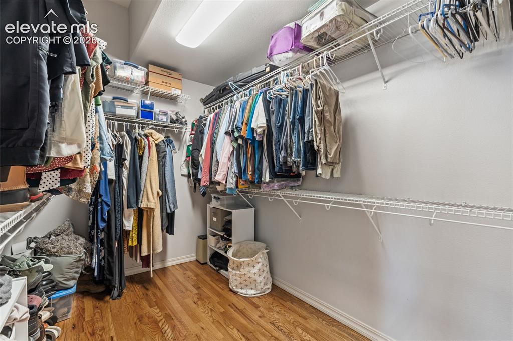 Image 16 of 44: Closet