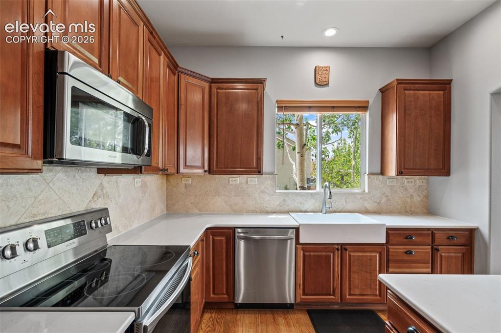 Image 6 of 44: Kitchen