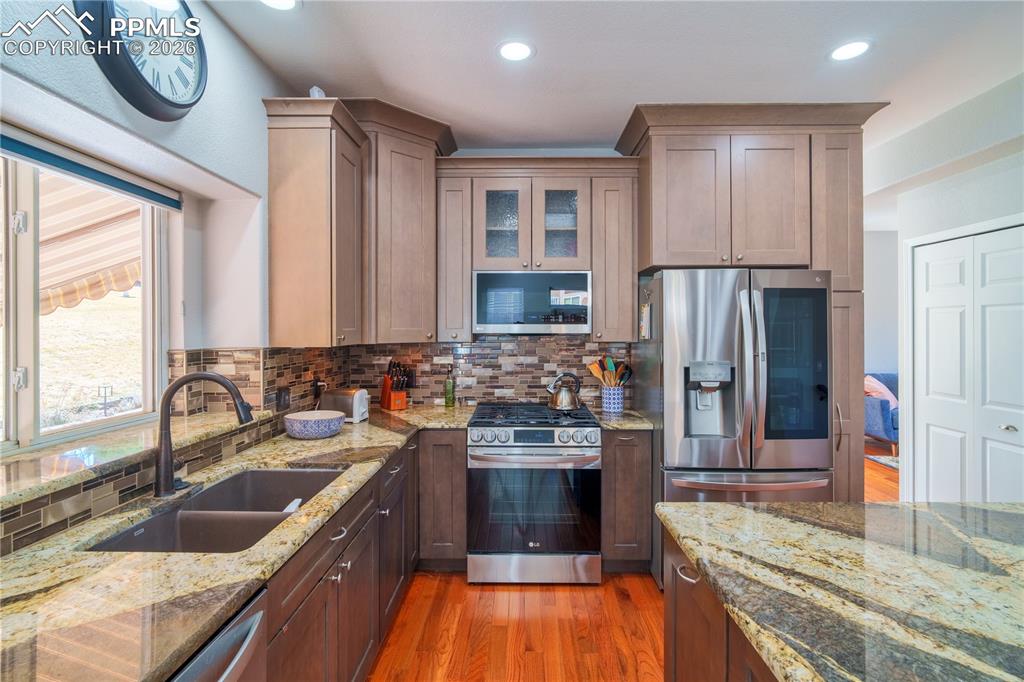 Image 14 of 38: Kitchen