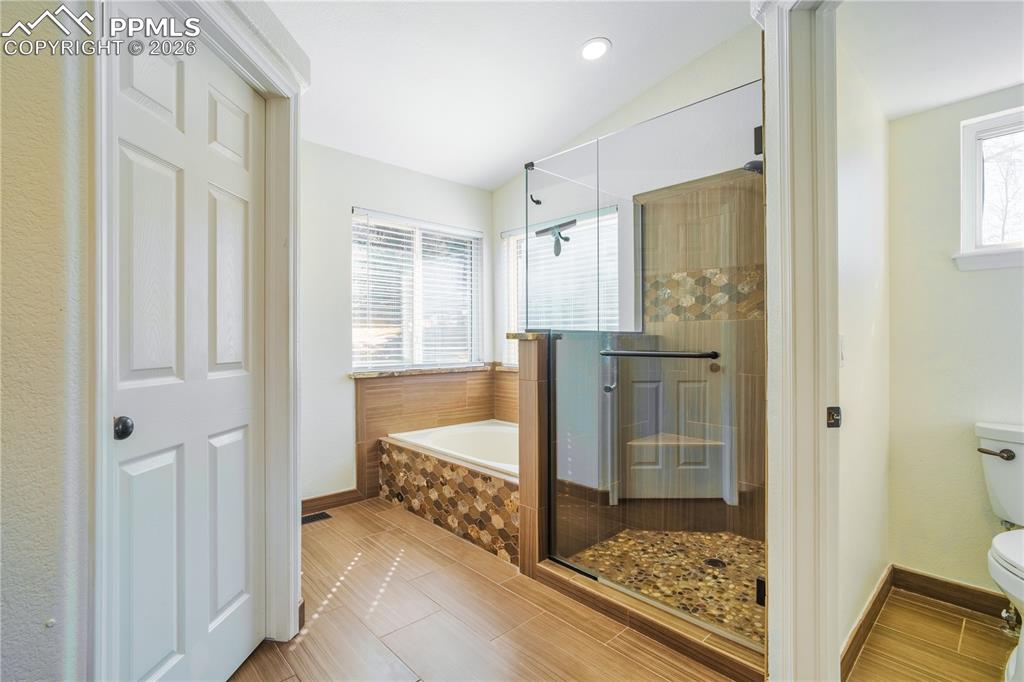 Image 18 of 38: Bathroom