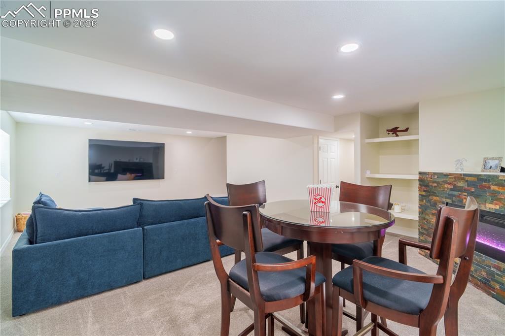 Image 25 of 38: Dining Area