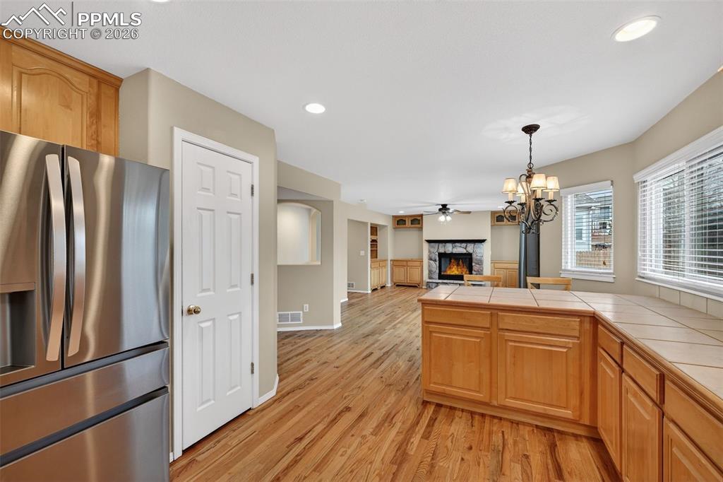 Image 20 of 47: Kitchen