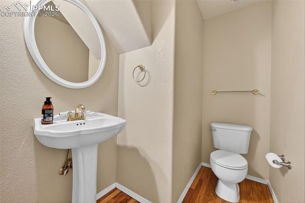 Image 25 of 47: Bathroom