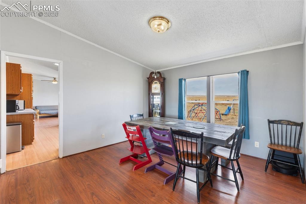 Image 10 of 34: Dining Area