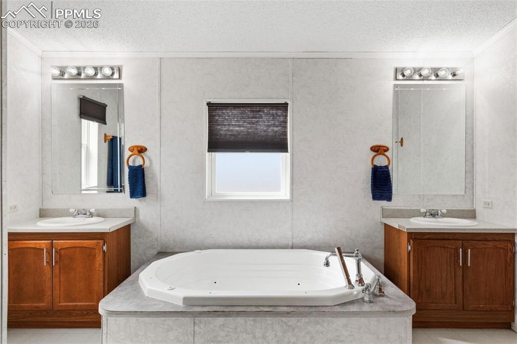 Image 20 of 34: Five-Piece Master Bath