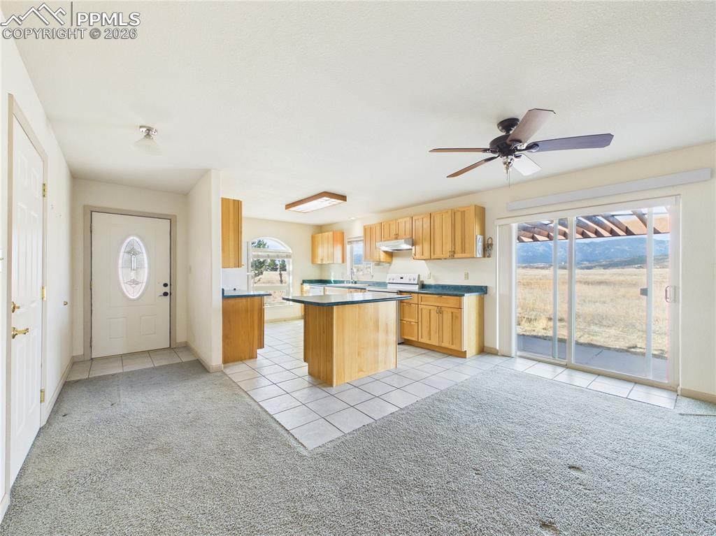 Image 13 of 40: Kitchen