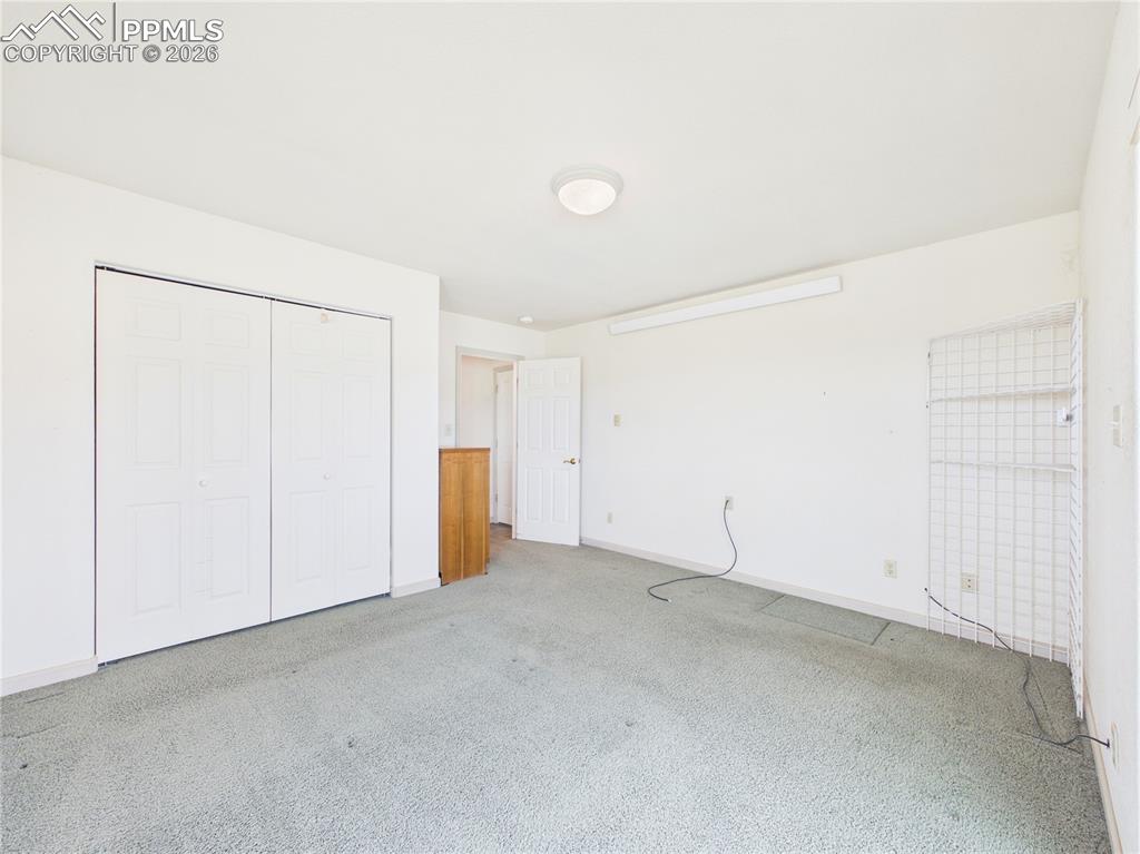 Image 17 of 40: Bedroom