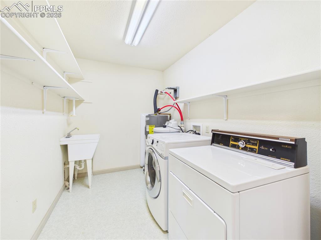 Image 18 of 40: Laundry