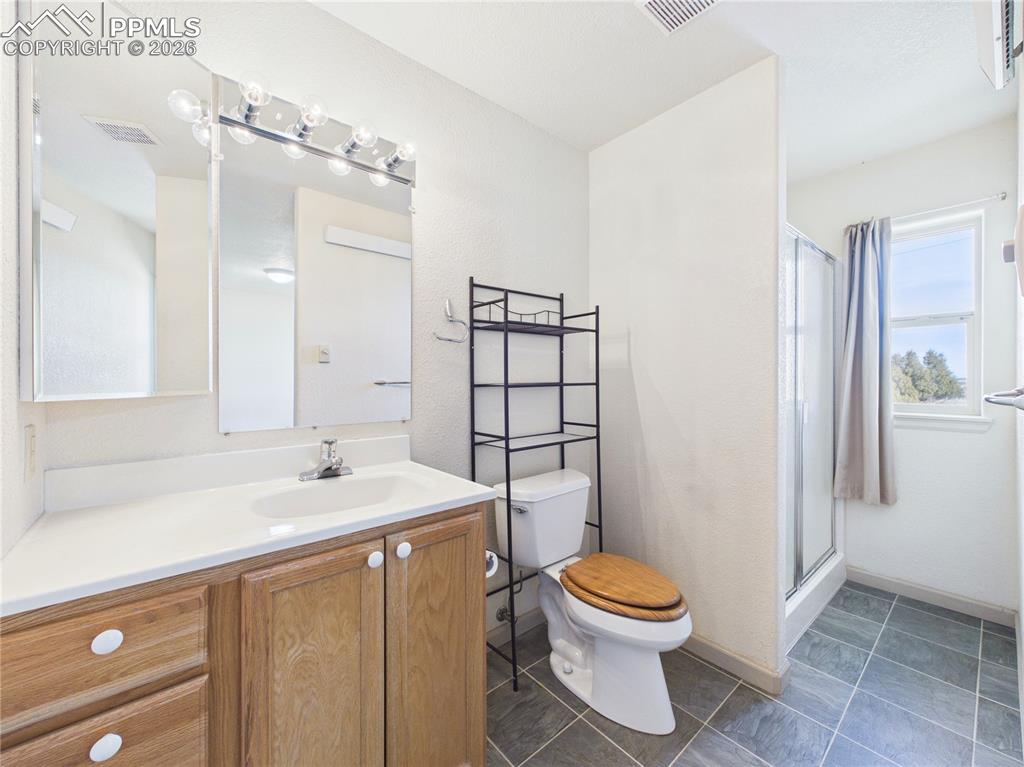 Image 24 of 40: Bathroom