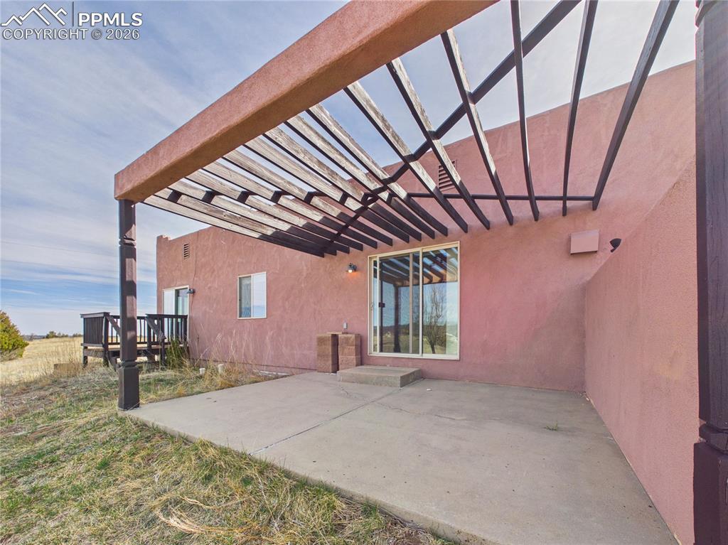 Image 30 of 40: Back of Structure