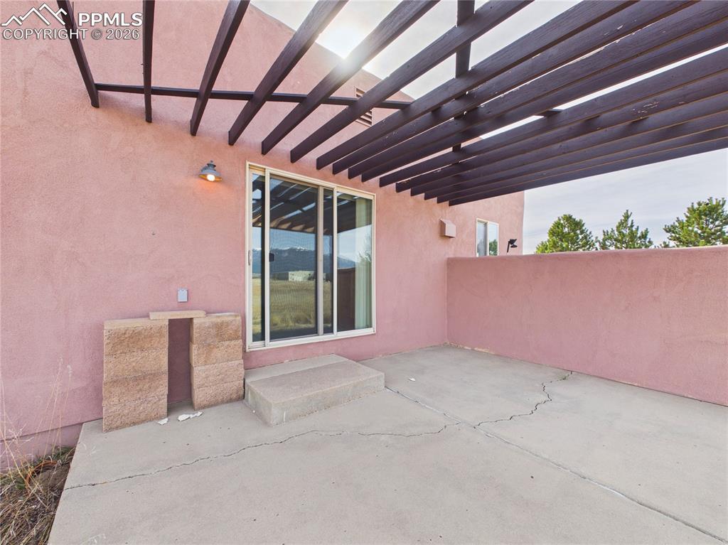 Image 31 of 40: Patio