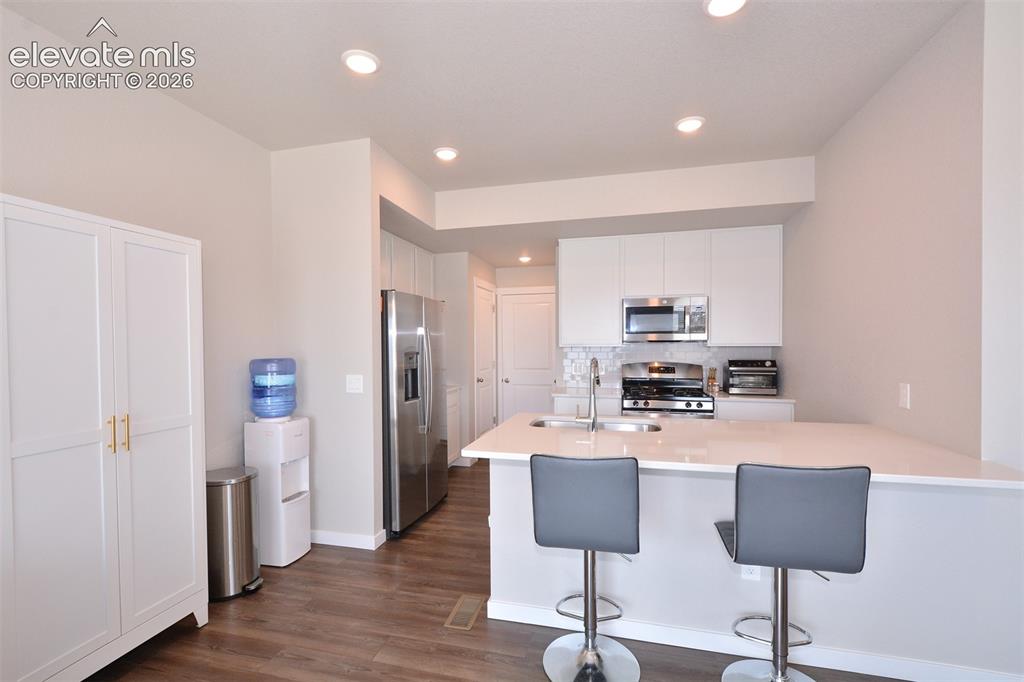 Image 11 of 27: Kitchen