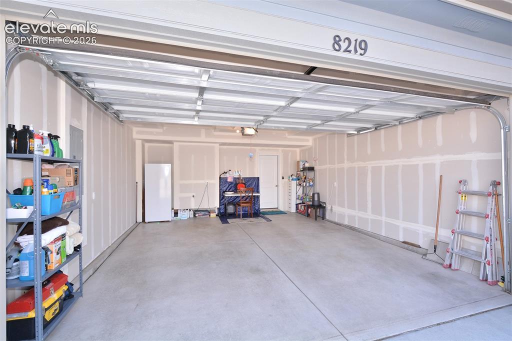 Image 22 of 27: 2 car attached garage