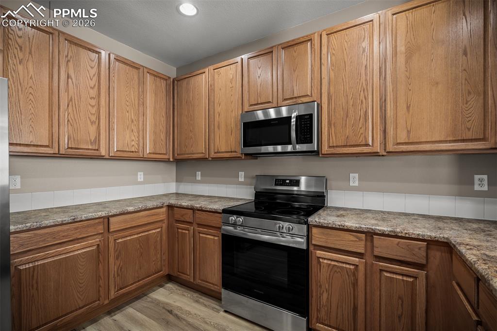 Image 12 of 48: Kitchen