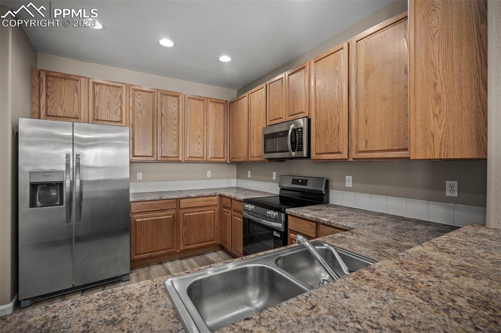 Image 13 of 48: Kitchen