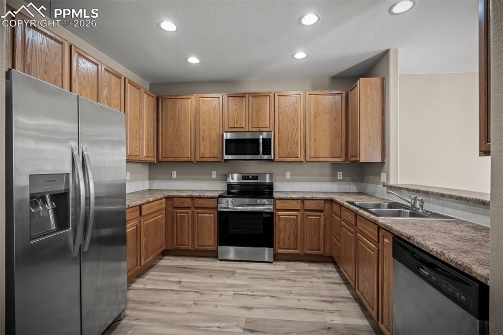 Image 14 of 48: Kitchen