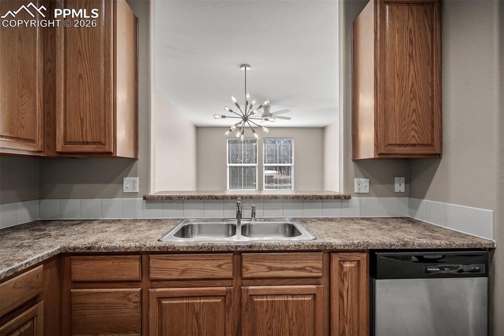 Image 16 of 48: Kitchen